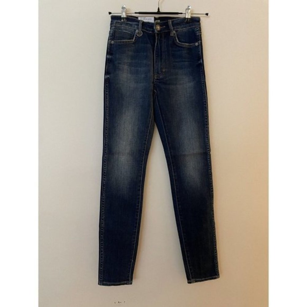 NWT Neuw Mid Rise Skinny Berlin Blue Jean Women’s Size 25” Faded Slight Distress